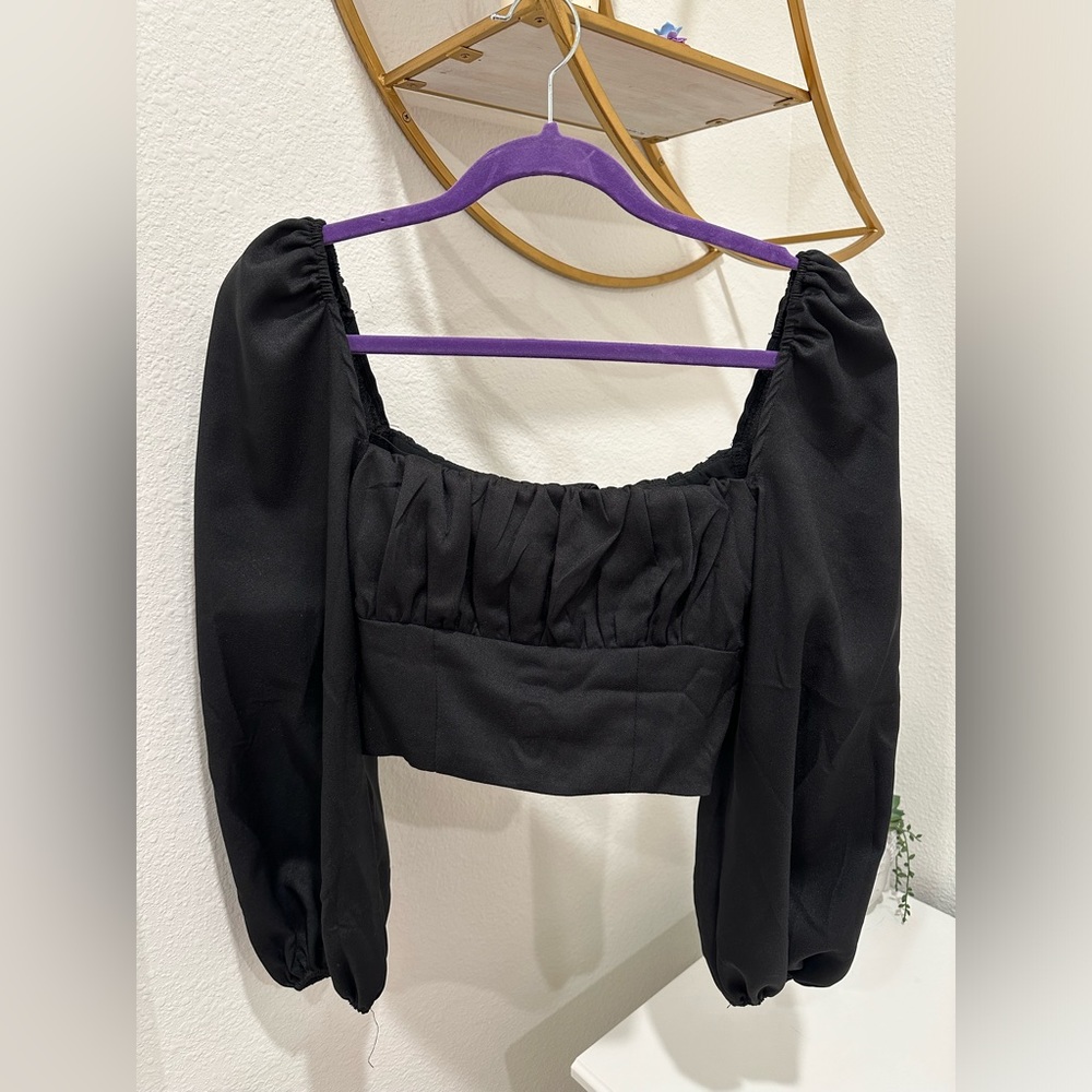 Princess Polly balloon sleeved crop top. Size 4.